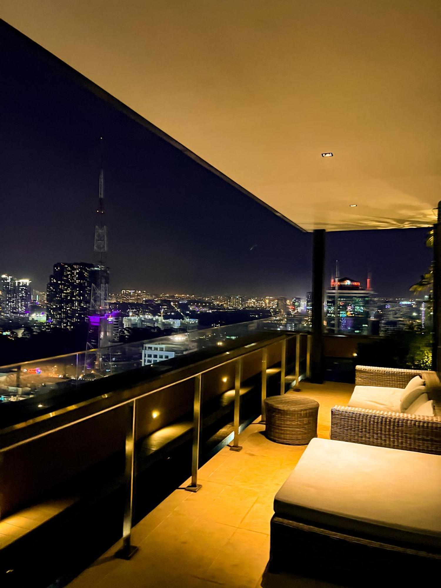 Marq Luxury 25 Gym Center, Infinity Pool