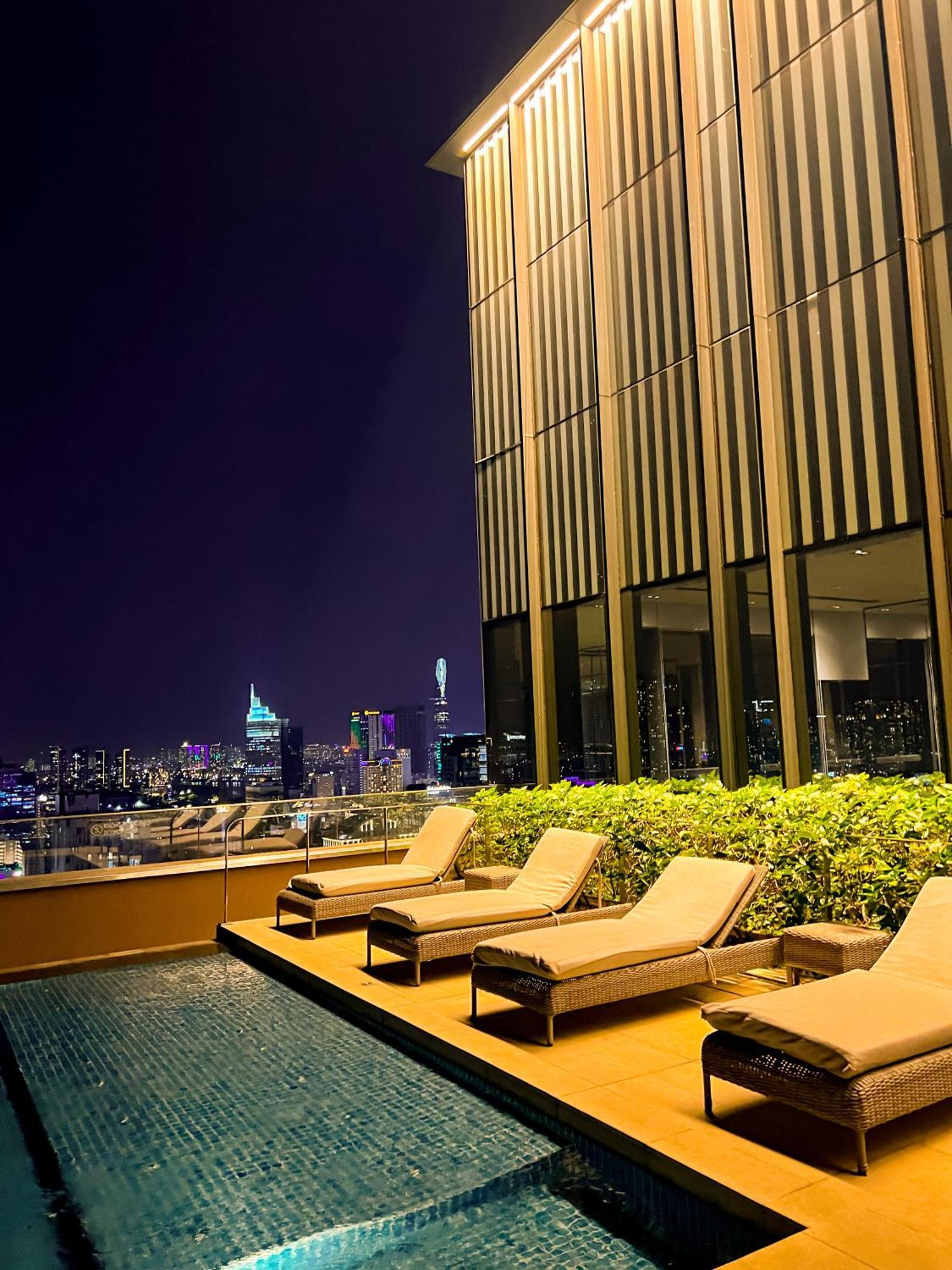 Marq Luxury 25 Gym Center, Infinity Pool