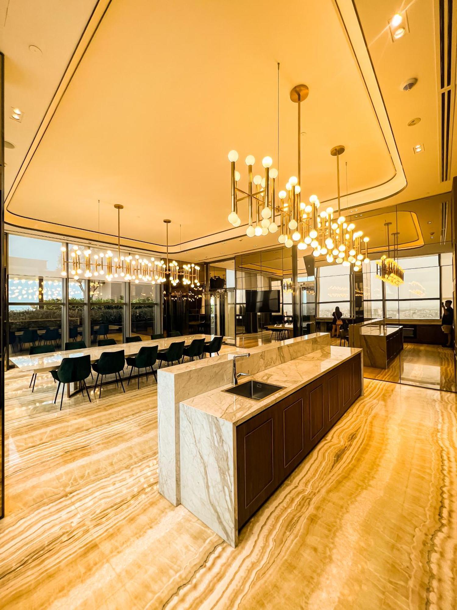 Marq Luxury 25 Gym Center, Infinity Pool * TP. Hồ Chí Minh
