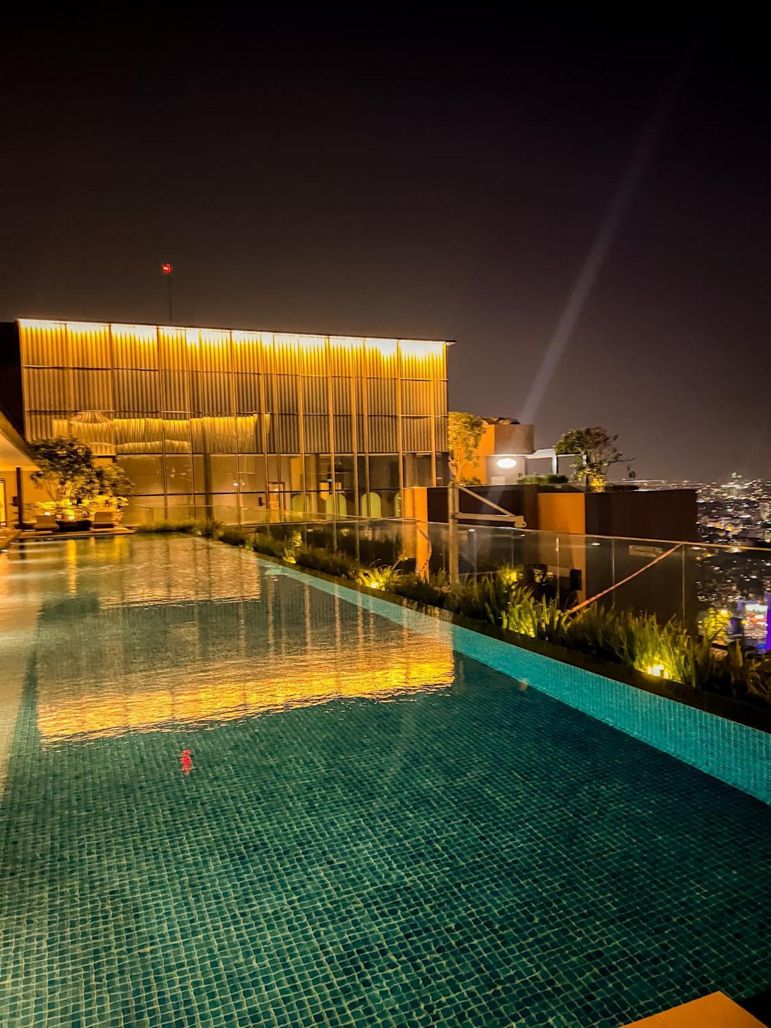 Marq Luxury 25 Gym Center, Infinity Pool TP. Hồ Chí Minh